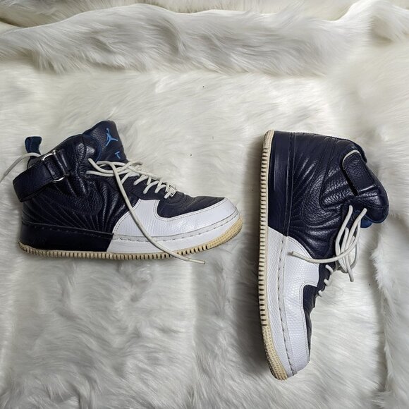 Athletic_Shoes